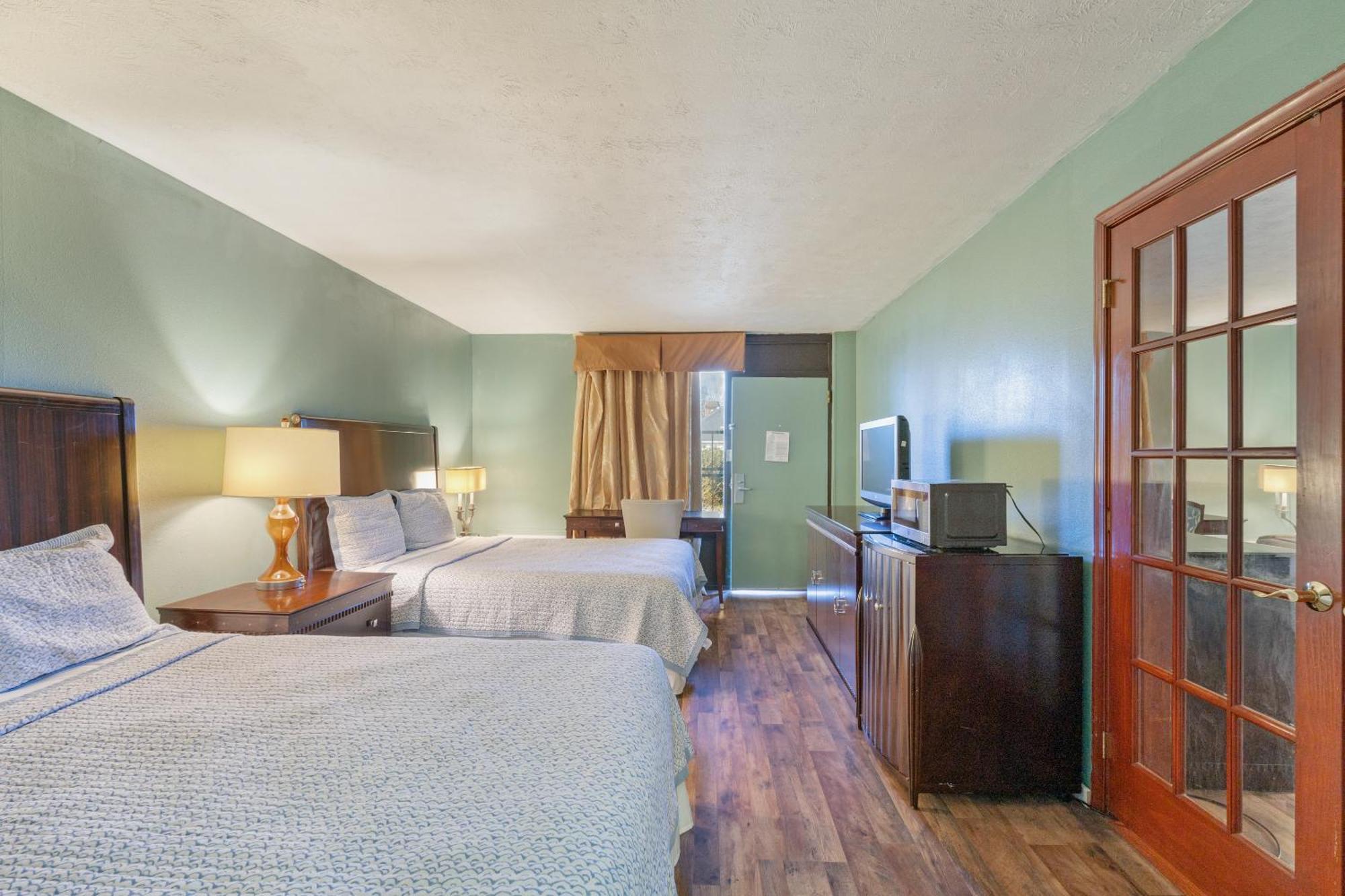 Williamsburg Suites Екстер'єр фото